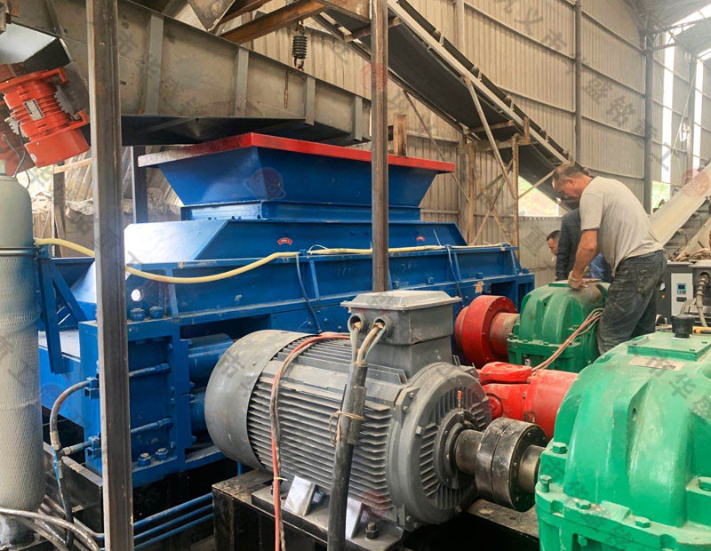 天津對輥破碎機時產200噸生產線現(xiàn)場